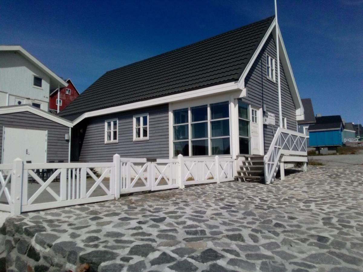 Hotel Nuuk - Apartment Nanoq Exterior photo